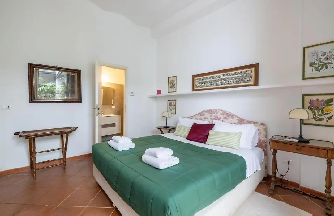 Colosseum Charming Apartment-1